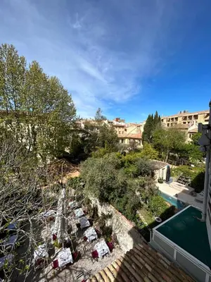 an overhead view of a yard with a swimming pool at UN MOMENT SUSPENDU in Aix-en-Provence
